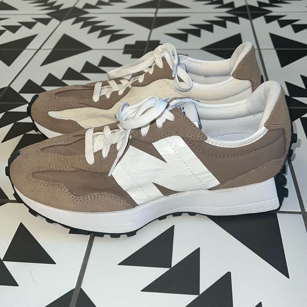 New Balance 327